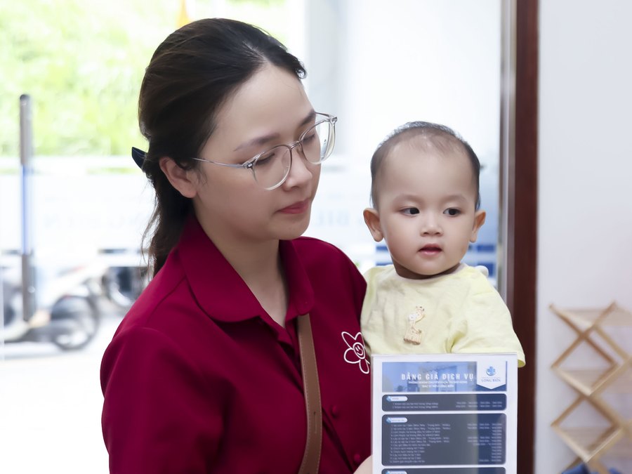 Chị Minh Trang - khách hàng tại Phòng Khám Tai Mũi Họng Bác Sĩ Hiệu Long Biên