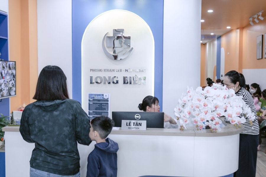Quầy lễ tân Phòng Khám Tai Mũi Họng Bác Sĩ Hiệu Long Biên