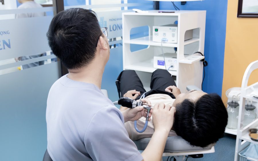 Nội soi Tai Mũi Họng bằng hệ thống máy tại Phòng Khám Tai Mũi Họng Long Biên