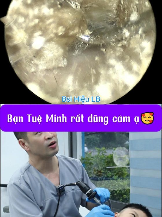 Vệ sinh tai cho khách hàng quen