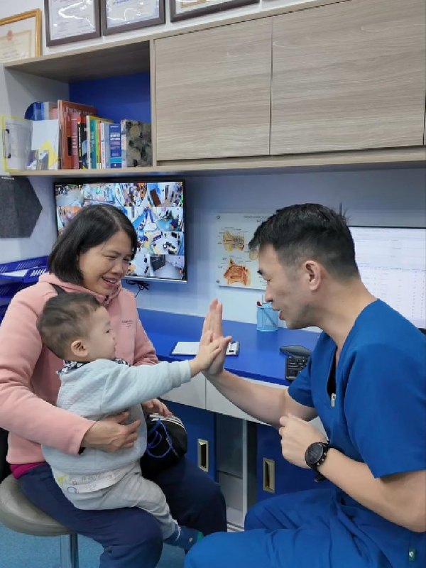 Thăm khám lại cho bạn nhỏ Quang Vĩ