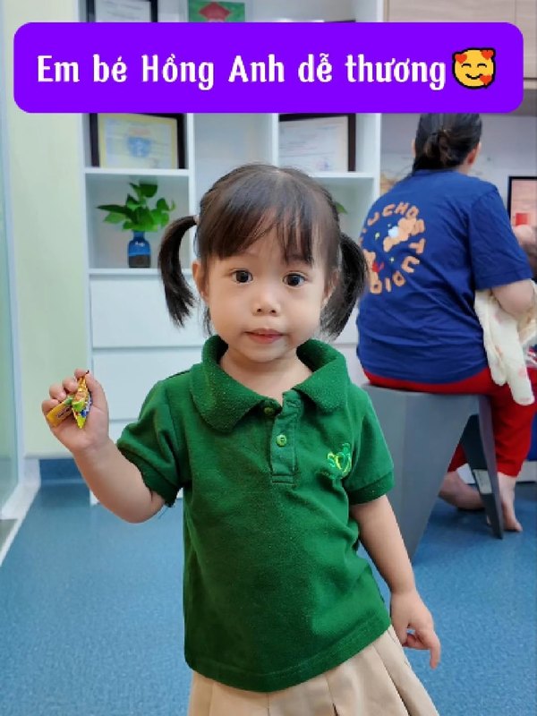 Các em bé dễ thương tại phòng khám