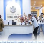Khu lễ tân Phòng khám TMH Bác sĩ Hiệu Long Biên với các gia đình đưa con tới khám